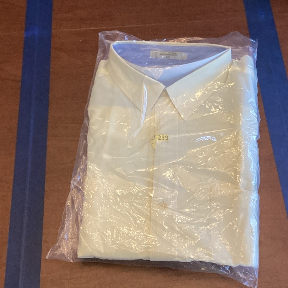Orvis crème button up short sleeve shirt